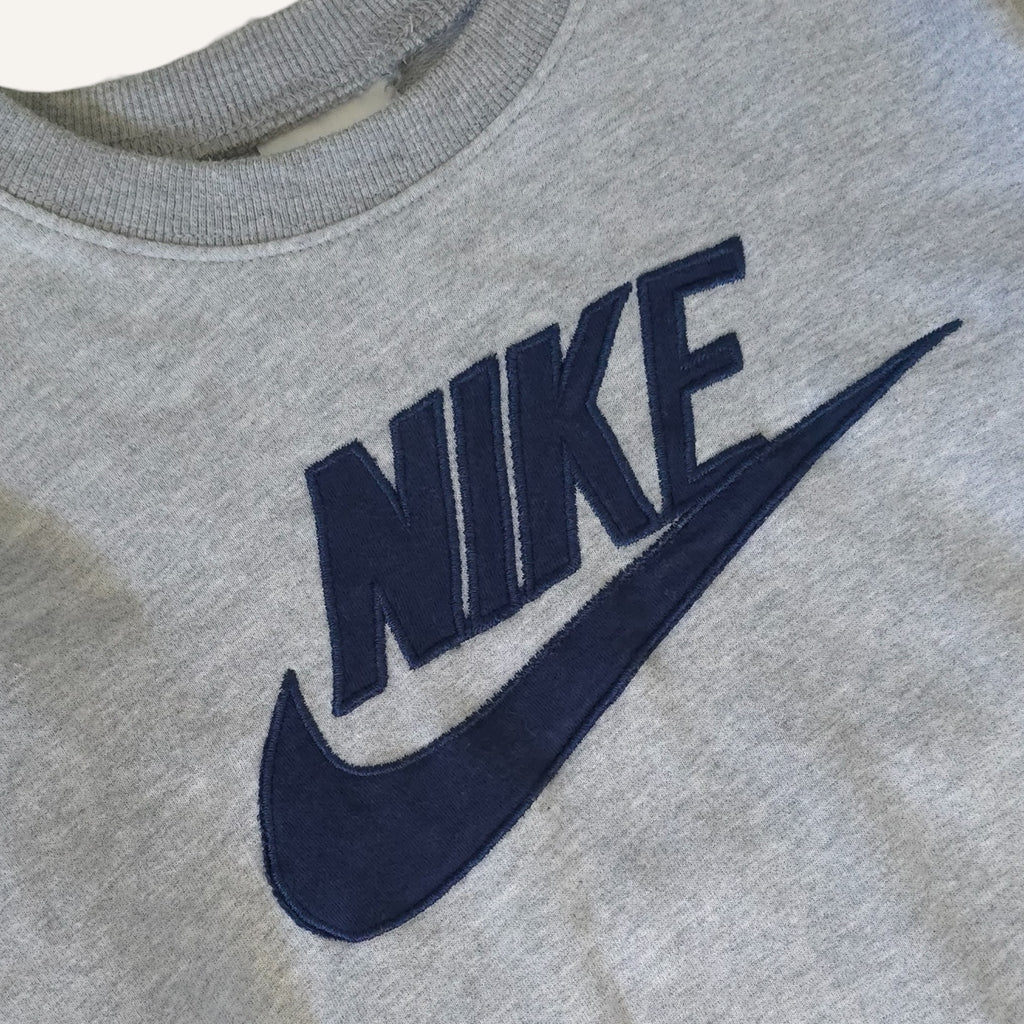 90s Nike Grey and Navy "Nike" Embroided Crewneck (5/6)