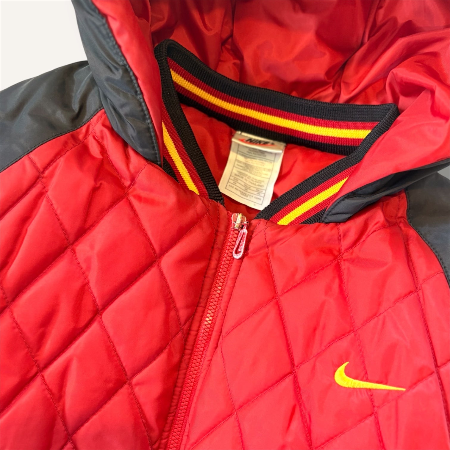 90's Red and Black Rare Quilt Style Puffer Jacket (5/6)