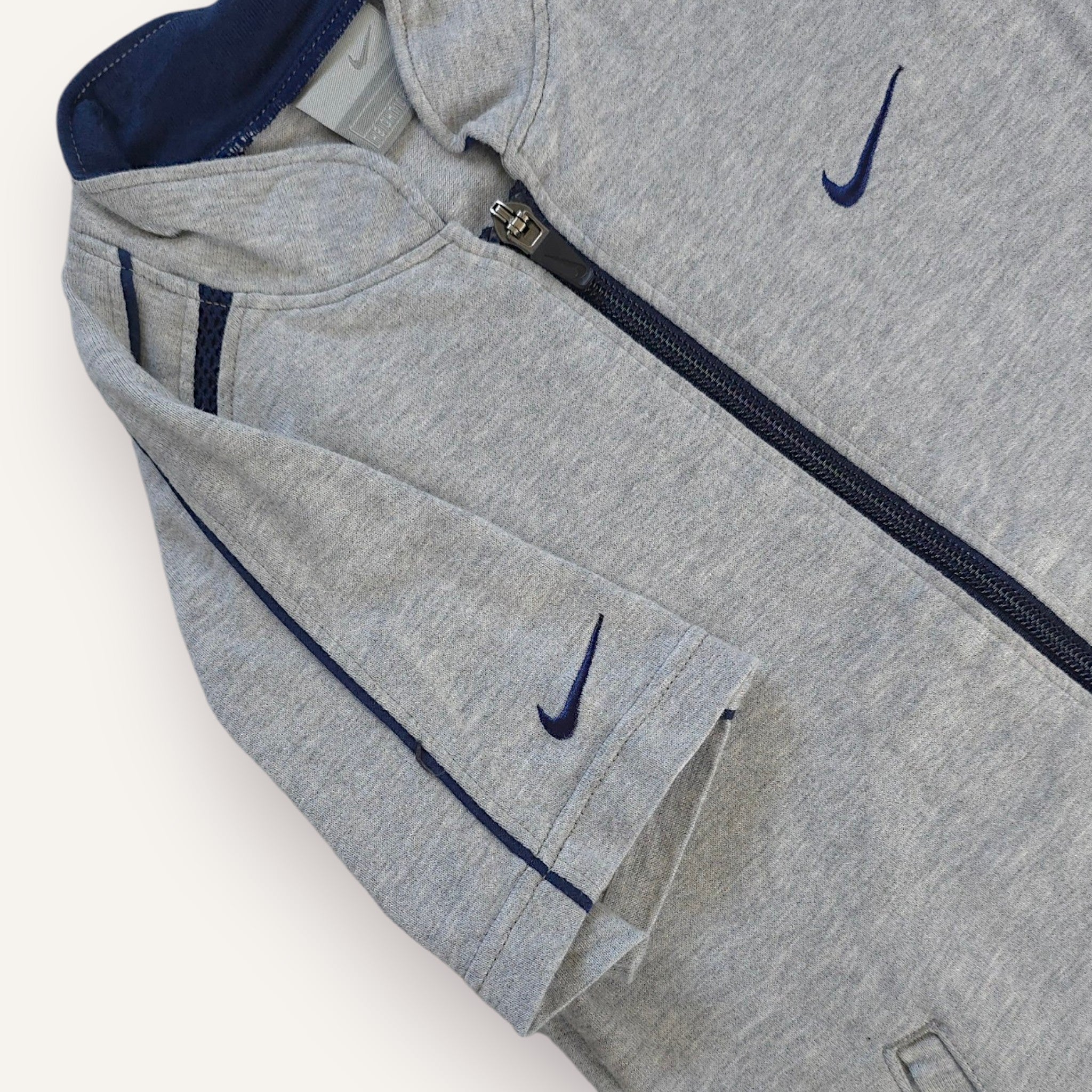 Y2K Grey and Navy Nike Zippy Top (4T)