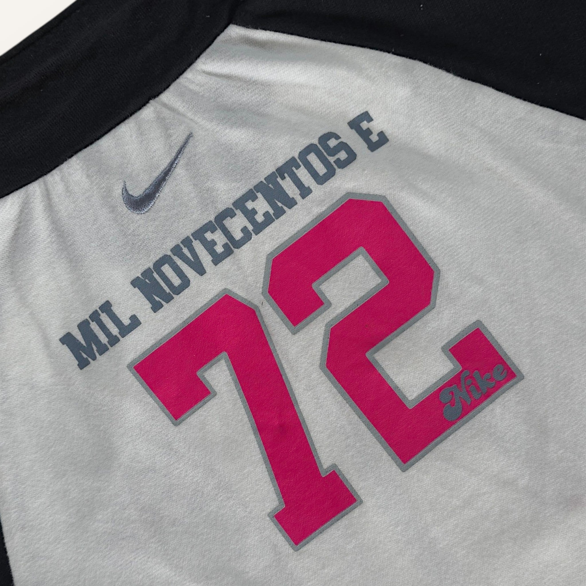 Y2K White and Black Girly Zippy Nike Top (3T)