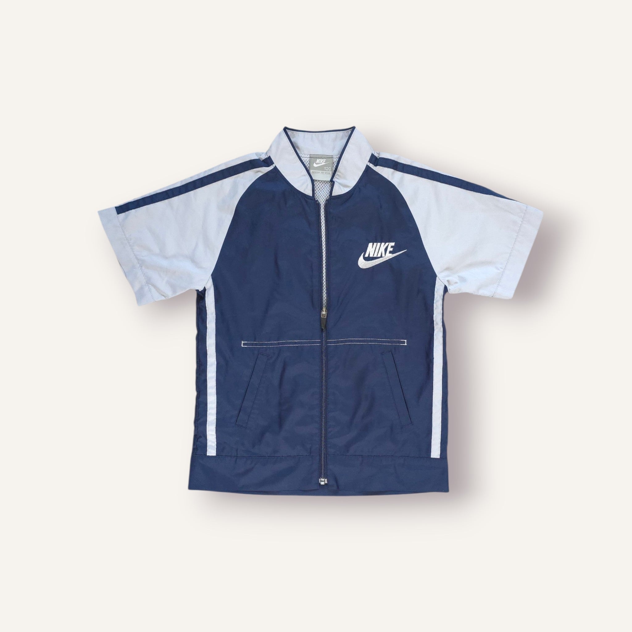 Y2K Navy and Silver Short Sleeved Nike Windbreaker (5)