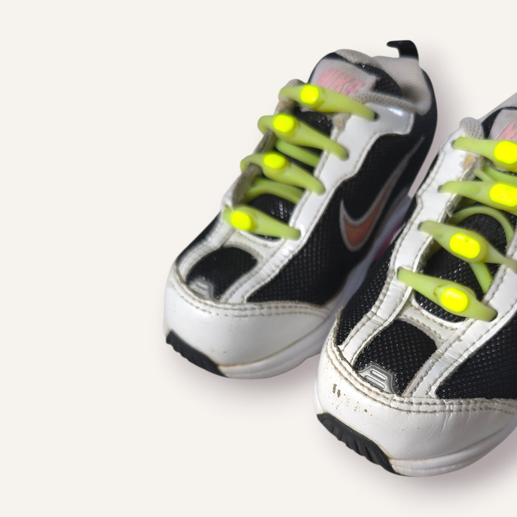 2009 Pink and White Nike Shox (7C)