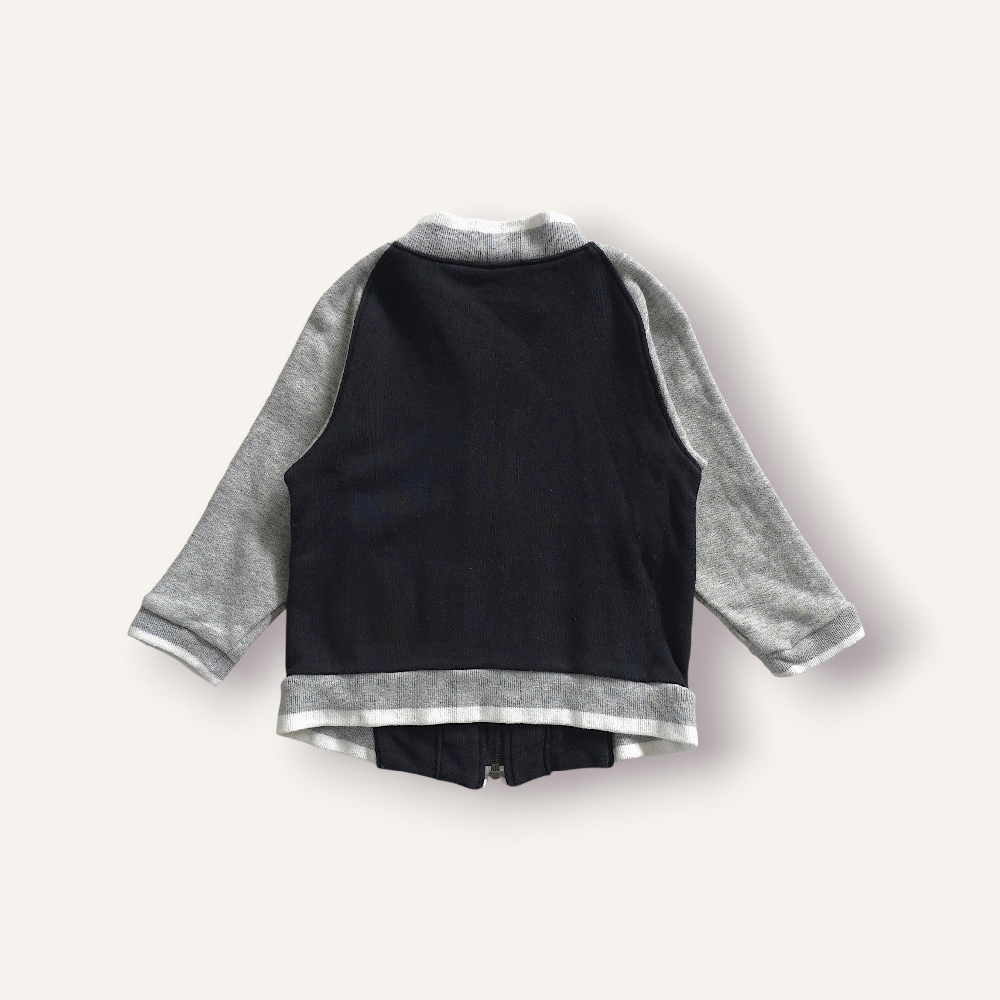 Y2K Nike Black, Grey and White Track Jacket (2T)