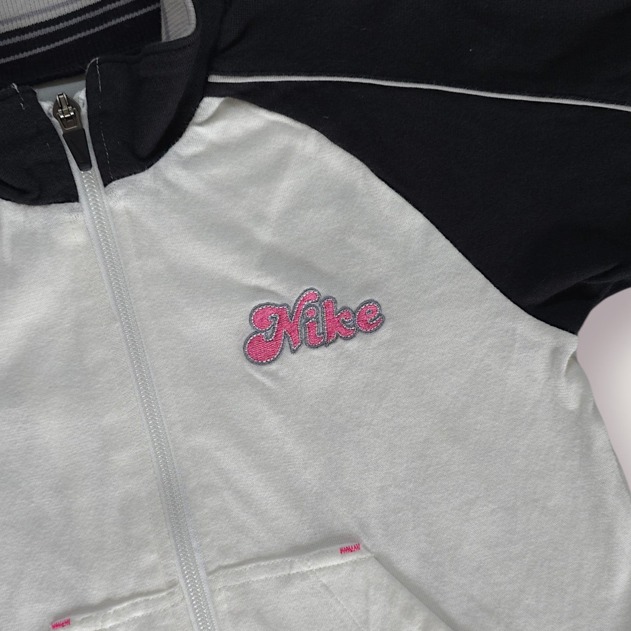 Y2K White and Black Girly Zippy Nike Top (3T)